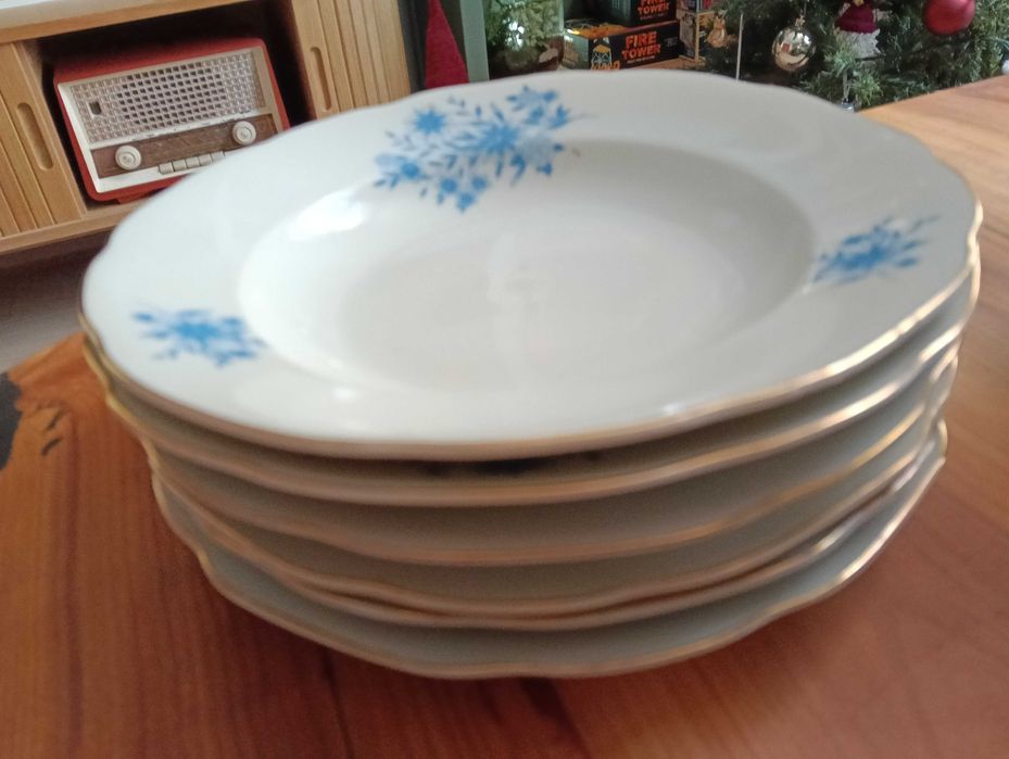 Български стар порцелан на "Китка" със златен кант