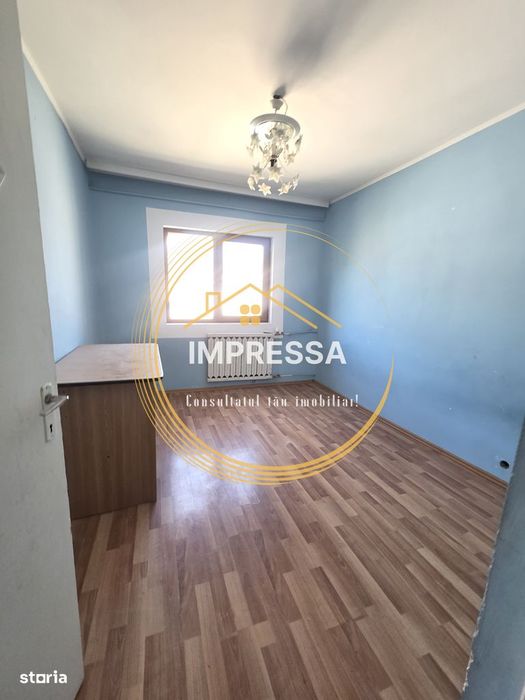 Se vinde apartament 3 camere 71mp decomandat 66000euro neg