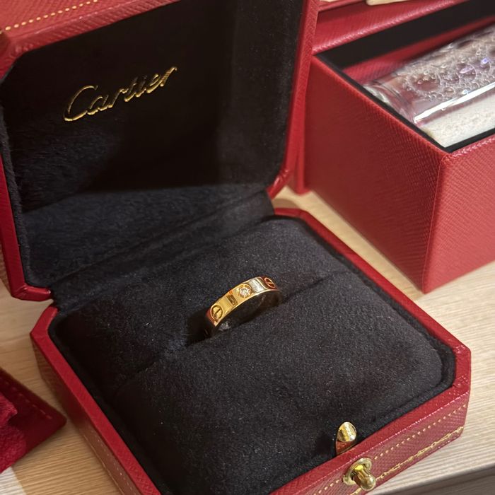 Inel Cartier love cu un diamant original