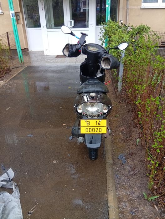 Vând scuter fara permis.