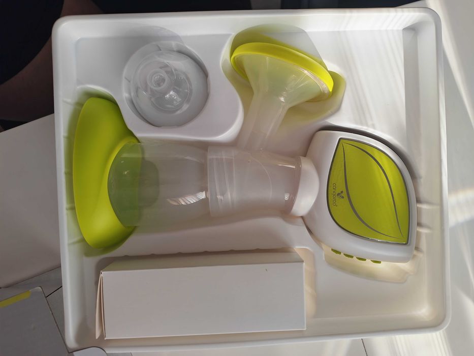 Помпа за кърма  Cangaroo + комплект протектори за зърна Avent