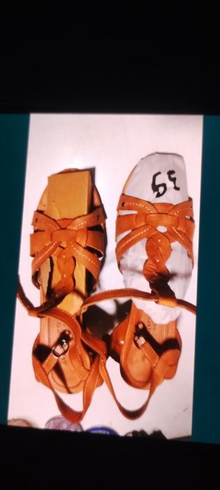 Numărul 39 ,puțin purtate