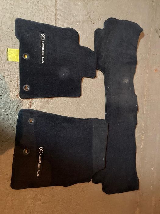 Полик на лекссус