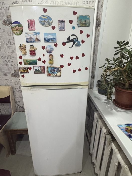 продается холрдильник lg Цена 10тыс Самовывоз