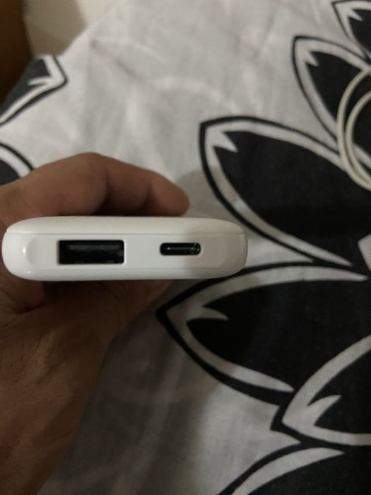 Vand baterii externe noi la cutie