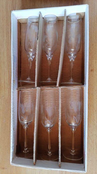 Чаши стъклени с инкрустации