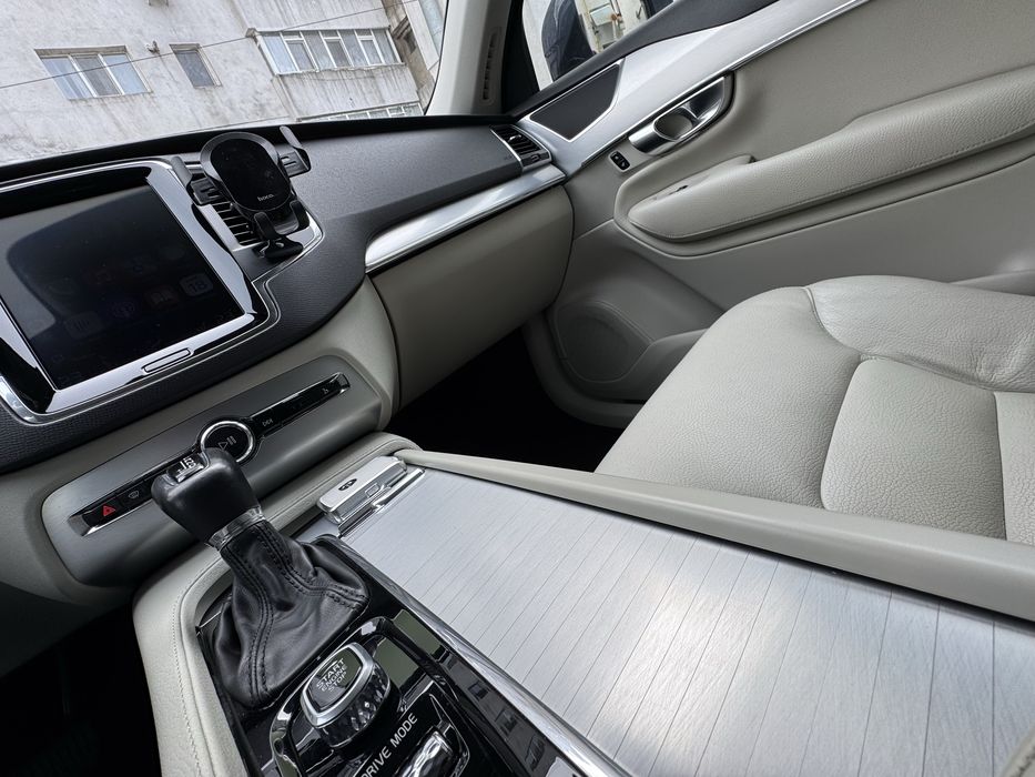 Volvo XC90 2.0D AWD Momentum 2019