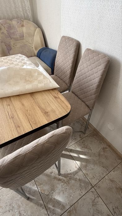 Стол со стульями