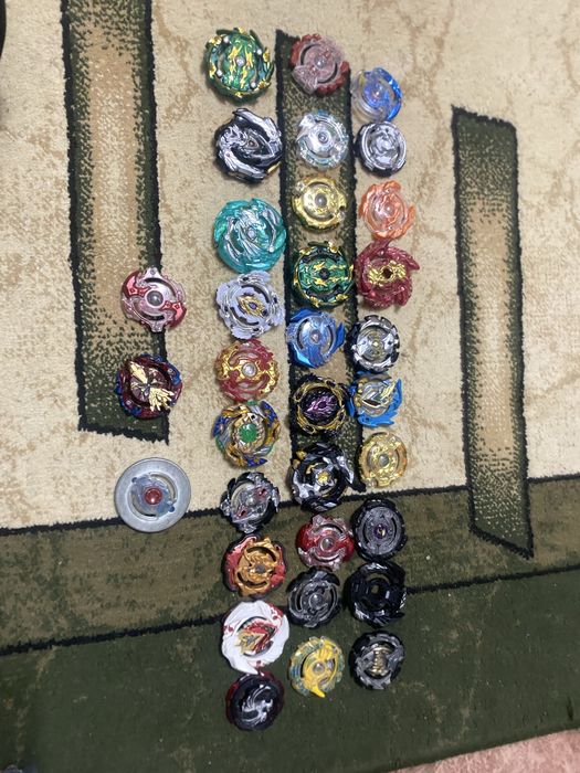 Продам бейблейды и запчясти для них