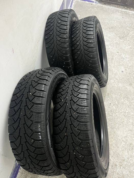 Продам комплект зимней резины R15