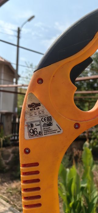 Тример за косене на тревни площи.