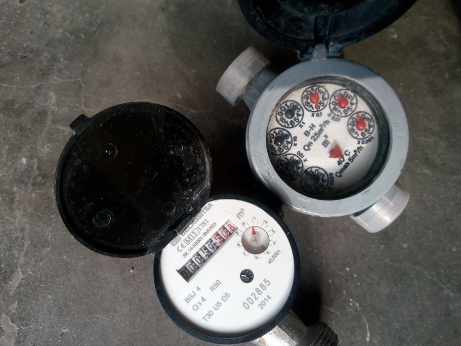 Продавам работещи Български водомери ст ниодена и топла вода