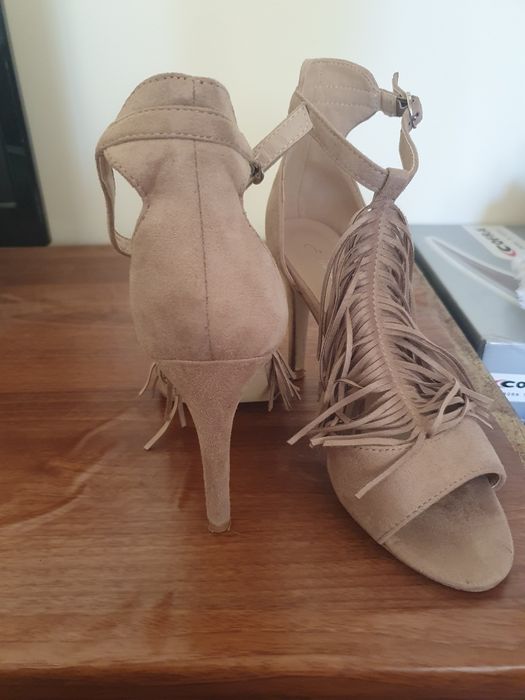 Официални сандали на Тенденз