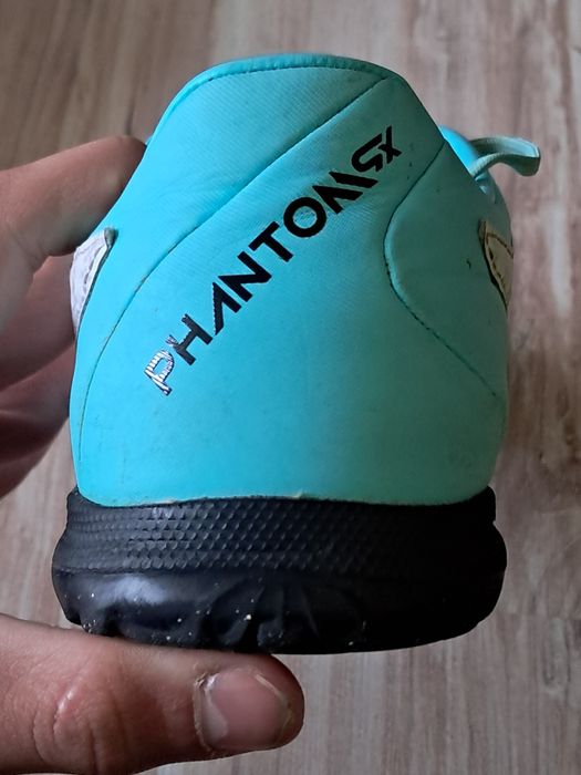 Футболни обувки за трева и асфалт