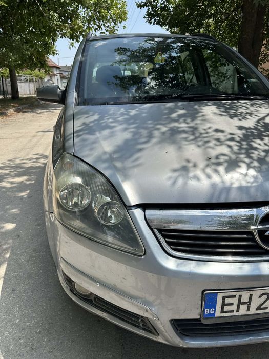 Продавам Opel Zafira