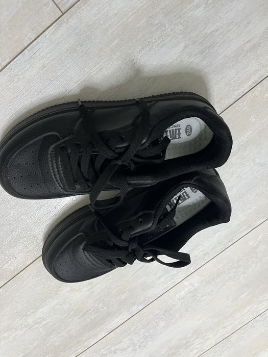 Кроссовки новые за 3500