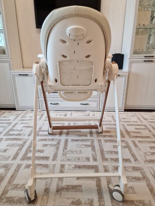 Продам столик для кормления компании HB