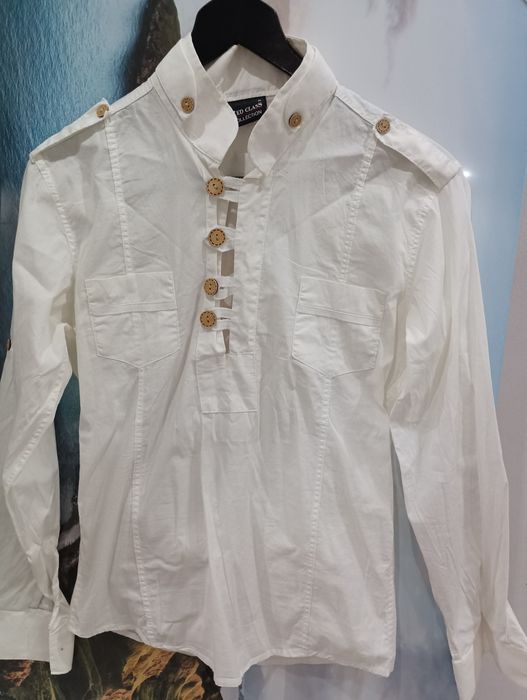 Бяла риза с копчета