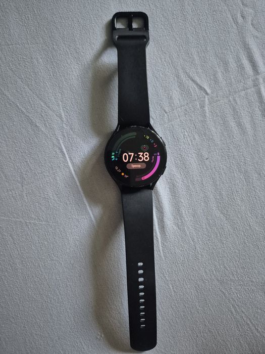 Продавам Samsung Galaxy Watch5 44mm модел SM-R910 (Bluetooth версия) + 3 каишки