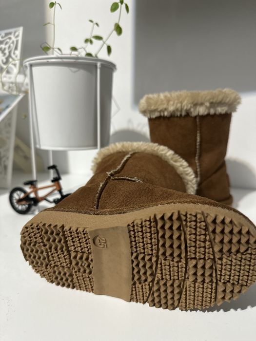 Cizme cu blanita gen ugg marimea 23