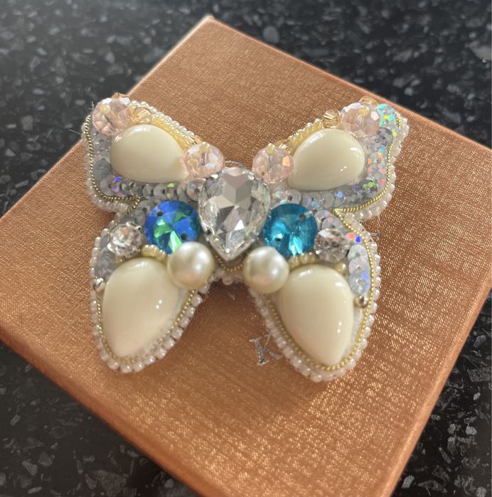 Брошь из бисера