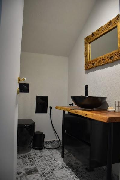 Продава се Къща в с. Драгичево, Област Перник - 320 кв.м за 814 €/кв.м - Снимка #9