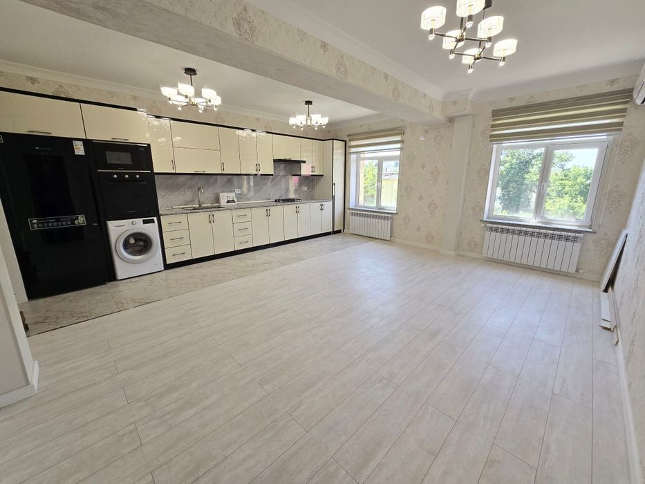 Квартира сотилади 103кв 8каватлик дом 4каватда жойлашган хама жихозлар