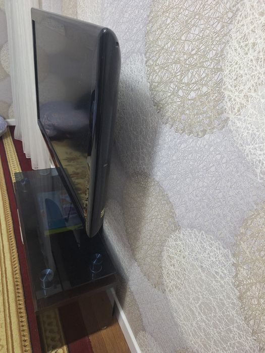 Samsung televizor sotiladi podstavkasi bilan ishli yahshi sostayaniyad