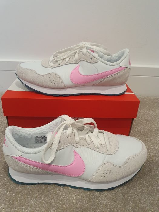 Маратонки Nike MD Valiant, н.36,5, нови