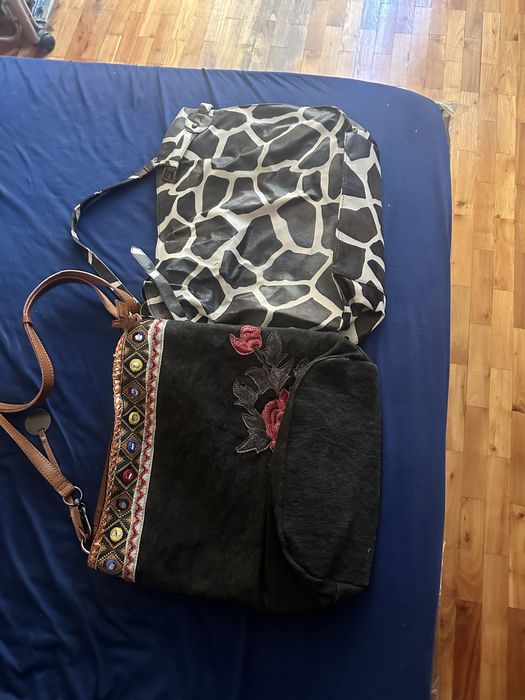 Два броя дамски чанти