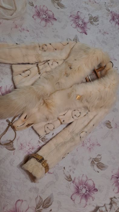 Шубка натуральная (песец) бело- молочная