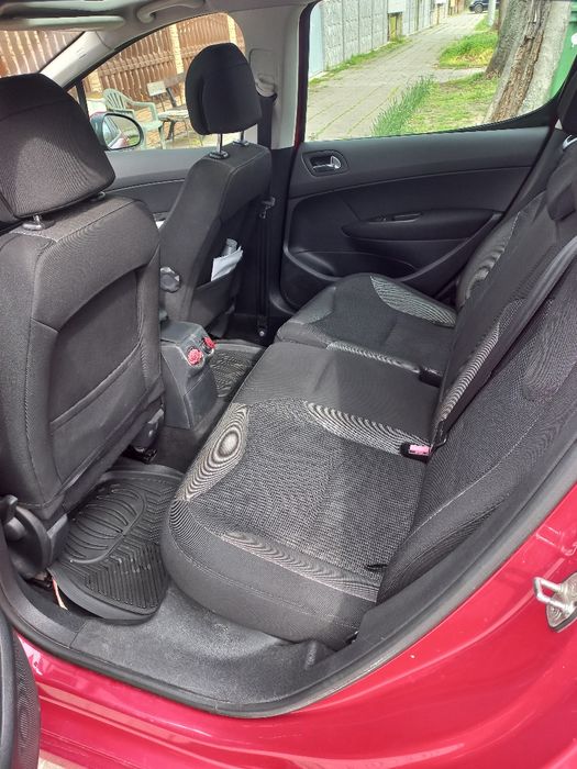 Лес автомобил Пежо 308