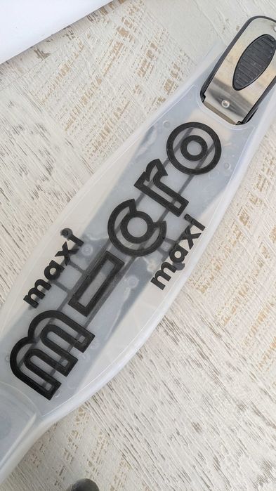 Детска тротинетка Micro Maxi Deluxe Flux LED Neochrome Black