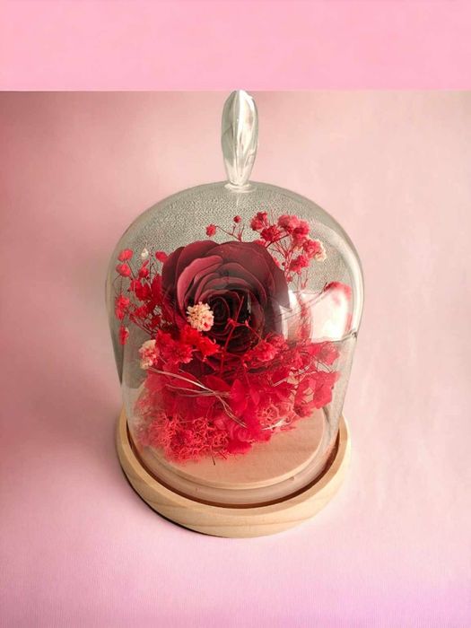 Роза в стъкленица подходяща за всяка дама