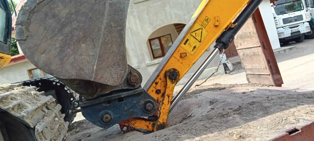 Excavator senile JCB JS130