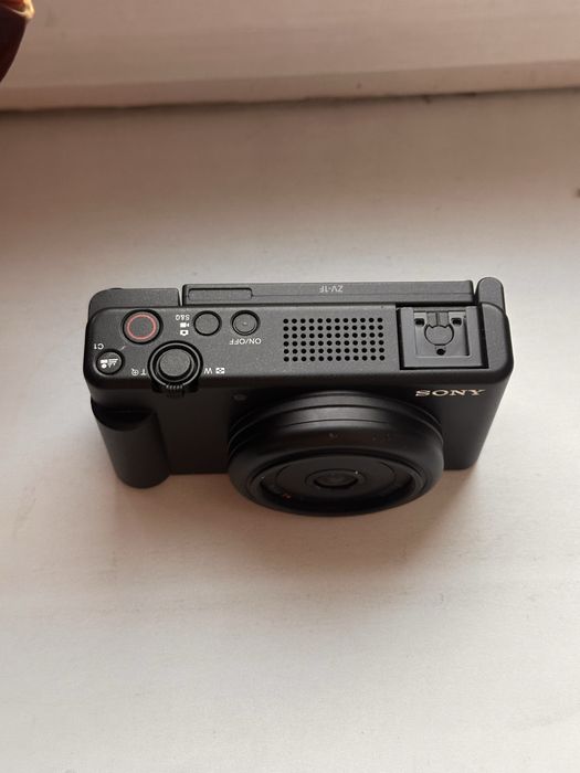Sony-zv 1f почти новый