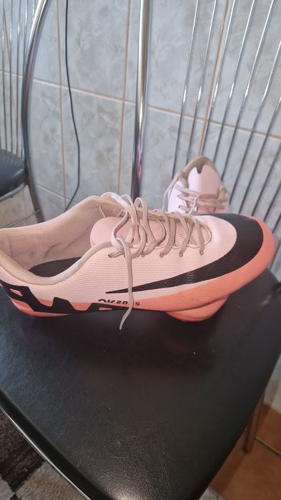 Incaltaminte fotbal cu crampoane Nike
