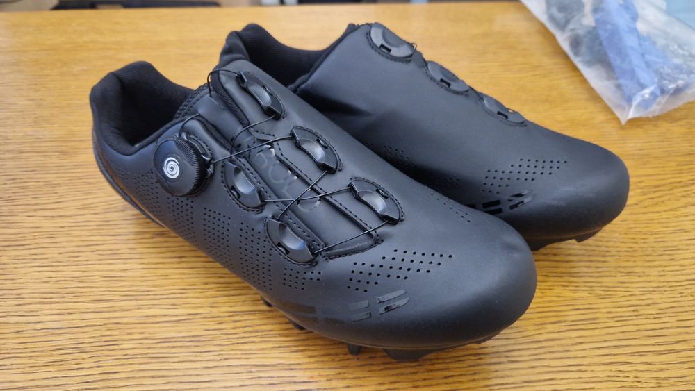 Велосипедные туфли Tabolo новые, чёрные.