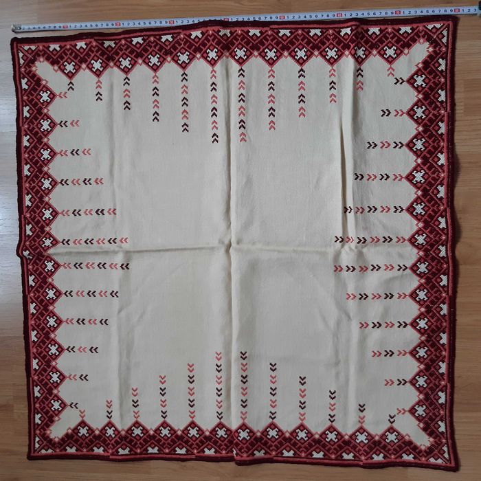 Ръчна бродерия - комплект за маса от 4 части