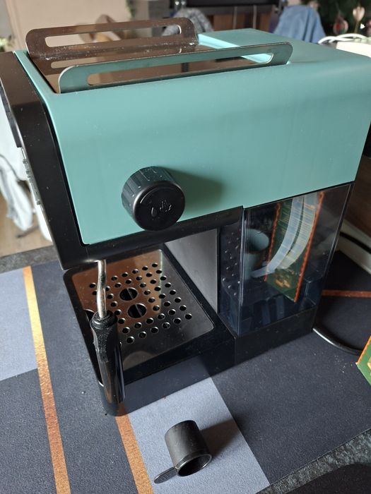 Кафемашина за професионална и домашна употреба.