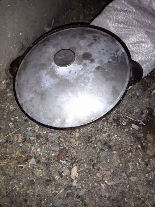 Козонок с крышкой продам