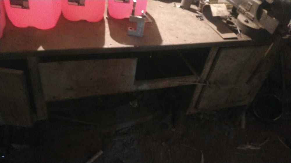 Металлолом  Слесарный стол