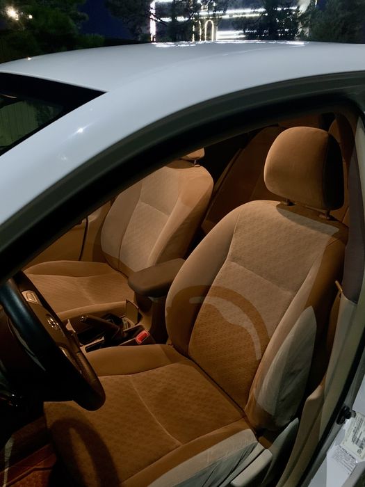 Srochno Toyota Corolla sotiladi