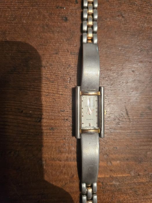 Часы женские  наручные