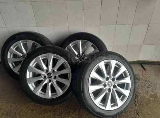 Диск от Camry 70 оригинальный R17.