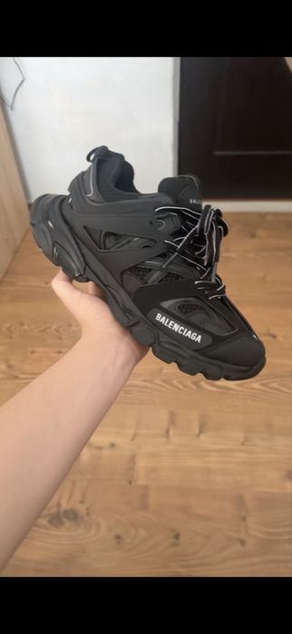 Balenciaga track