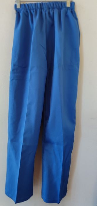 Ayollar uchun toʻrttasi birda boʻlgan zamonaviy kiyim