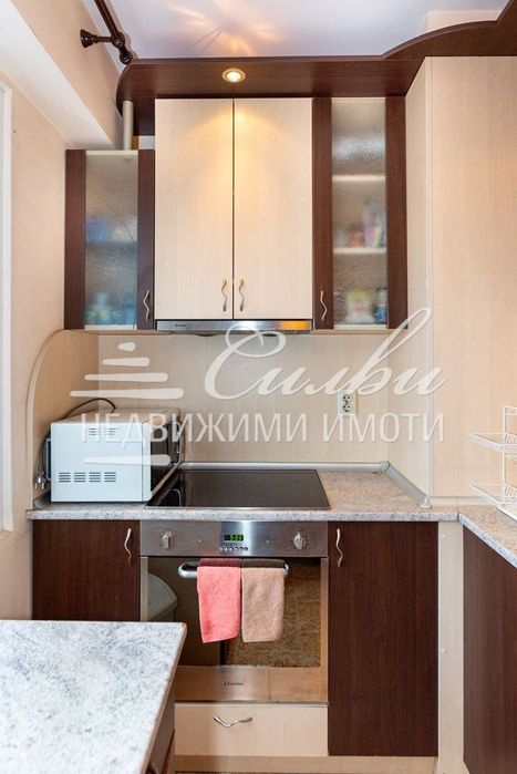 Четиристаен апартамент до училищата - кв.Добруджански!