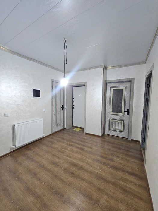 3 хоналик квартира 2 кават кирпичный дом, 7 микр, чупбозор