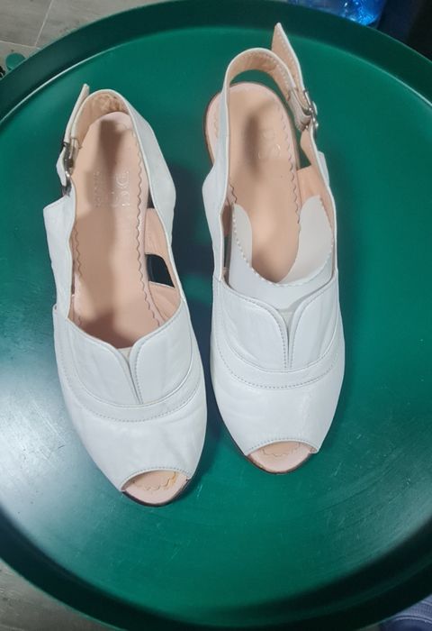 Дамски сандали от естествена кожа